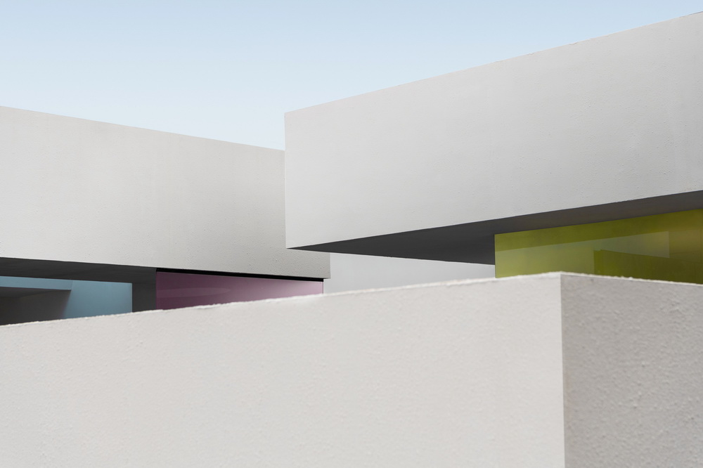 BIM建筑|将至上主义绘画转译成三维空间：层岩叠影展厅/朴居设计研究室