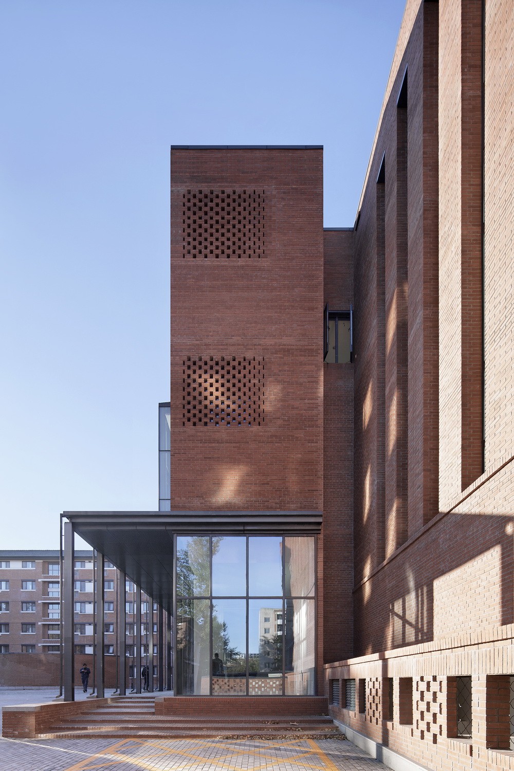 BIM建筑|清华大学南区食堂及就业指导中心 / 清华大学建筑学院素朴建筑工作室