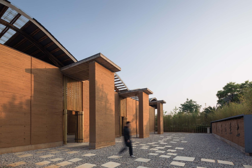 BIM建筑|生土工房（暨云南乡村振兴研究发展中心） / 一专一村