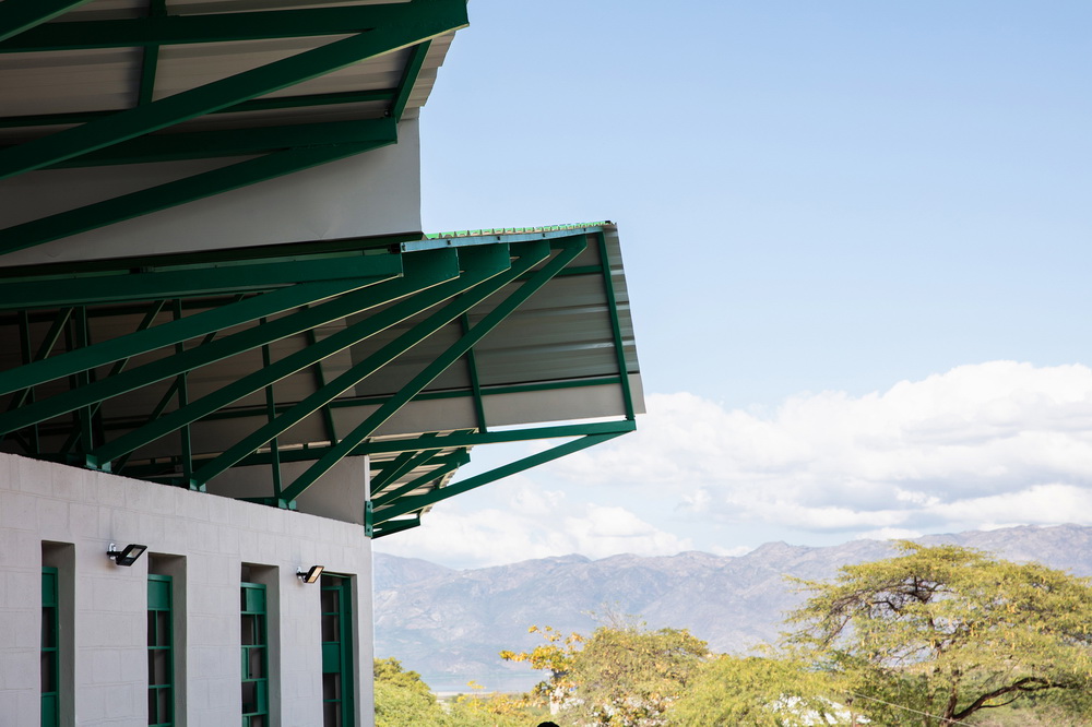 BIM建筑|模块化校园建设，回应场地环境与成本限制/Studio PHH Architects