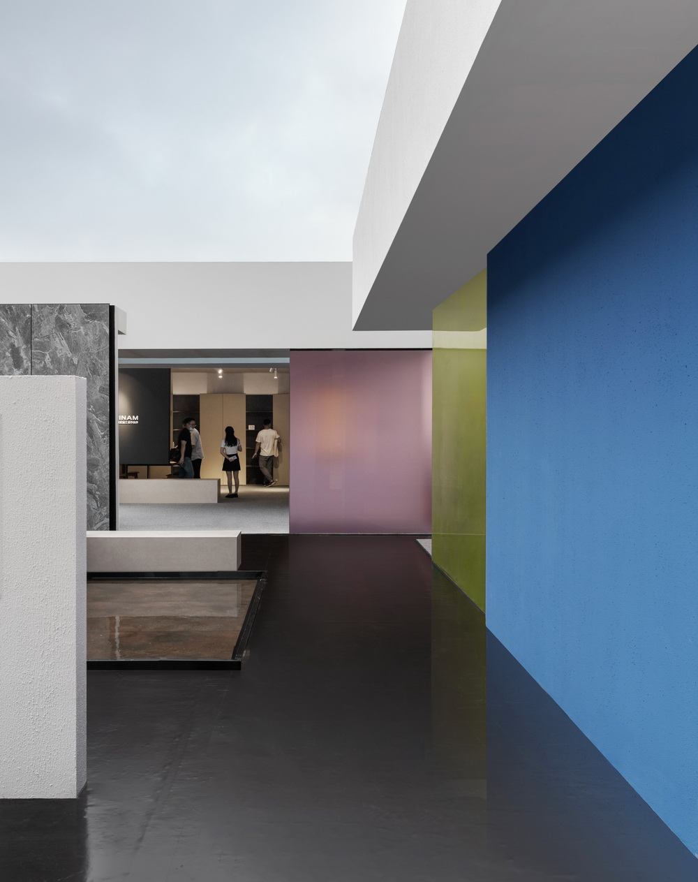 BIM建筑|将至上主义绘画转译成三维空间：层岩叠影展厅/朴居设计研究室