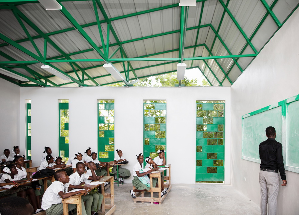 BIM建筑|模块化校园建设，回应场地环境与成本限制/Studio PHH Architects