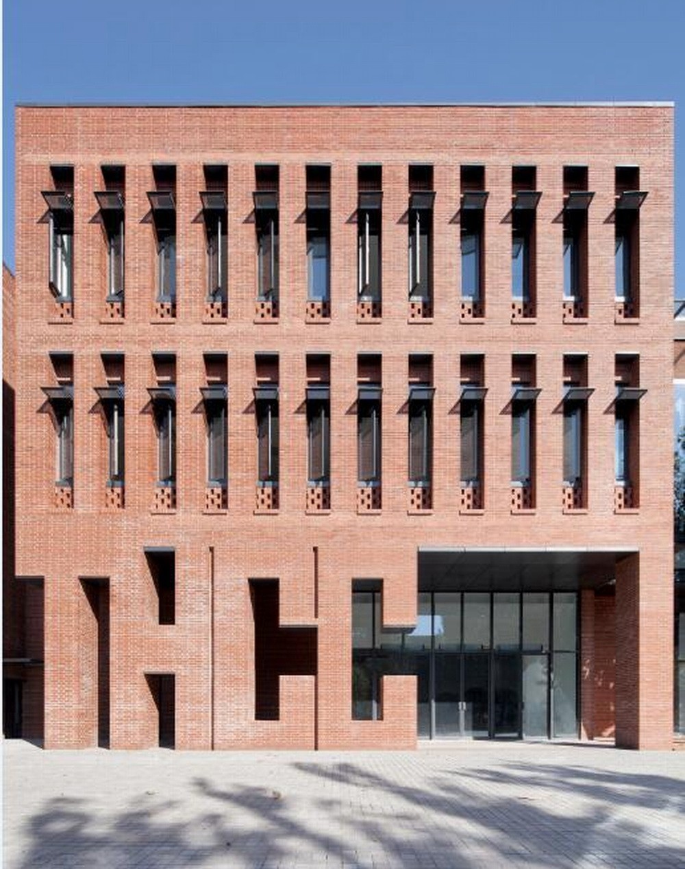 BIM建筑|清华大学南区食堂及就业指导中心 / 清华大学建筑学院素朴建筑工作室