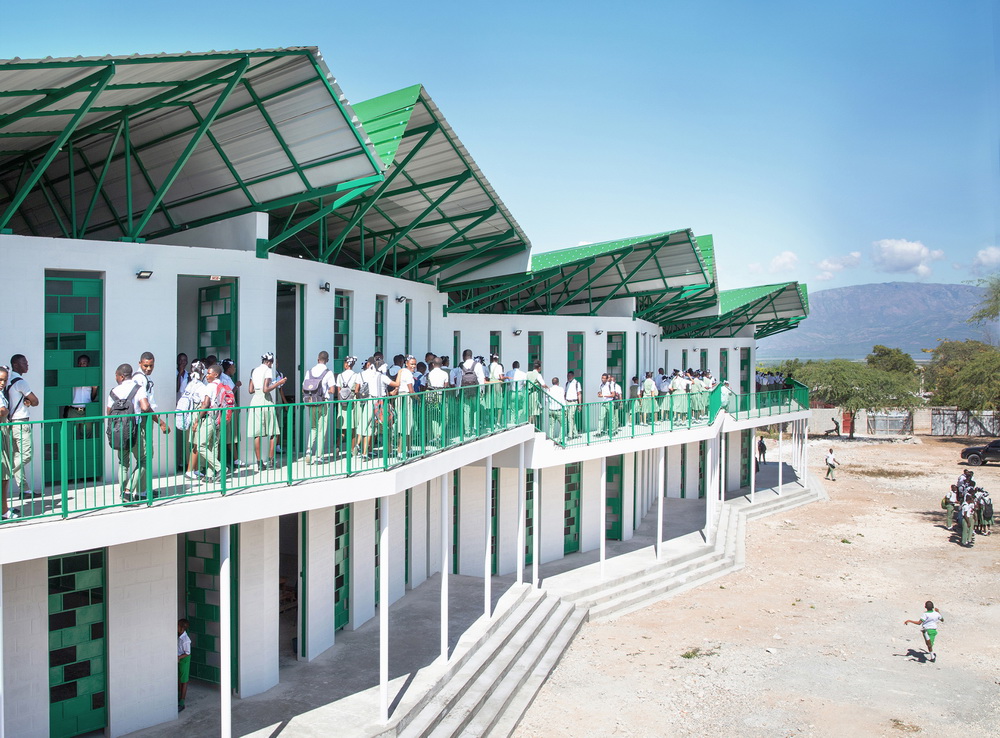 BIM建筑|模块化校园建设，回应场地环境与成本限制/Studio PHH Architects