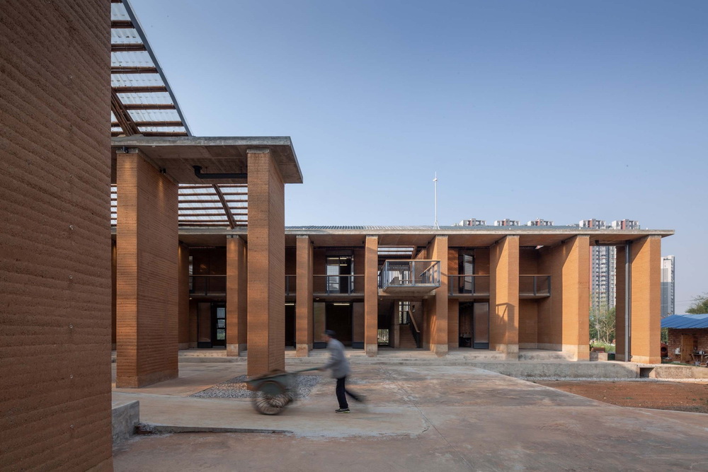 BIM建筑|生土工房（暨云南乡村振兴研究发展中心） / 一专一村