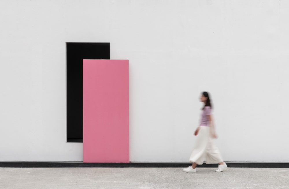 BIM建筑|将至上主义绘画转译成三维空间：层岩叠影展厅/朴居设计研究室