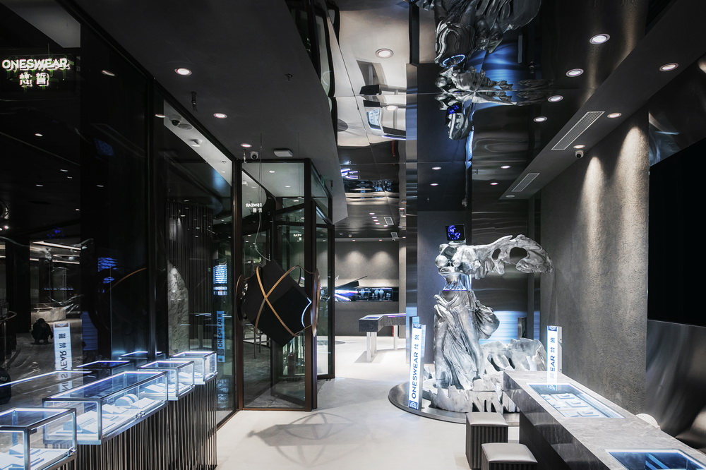 BIM建筑|重塑记忆瞬间 · 梵誓ONESWEAR武汉 K11 购物艺术中心店 / 平介设计