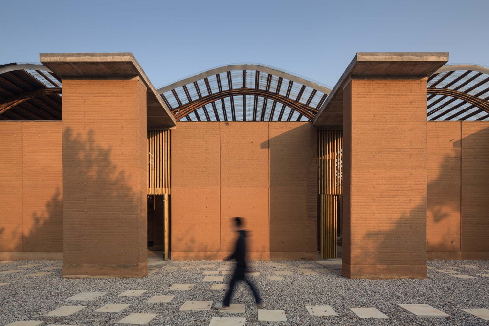 BIM建筑|生土工房（暨云南乡村振兴研究发展中心） / 一专一村