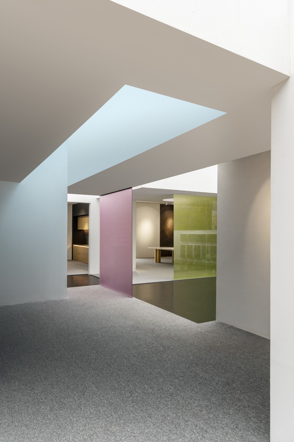 BIM建筑|将至上主义绘画转译成三维空间：层岩叠影展厅/朴居设计研究室