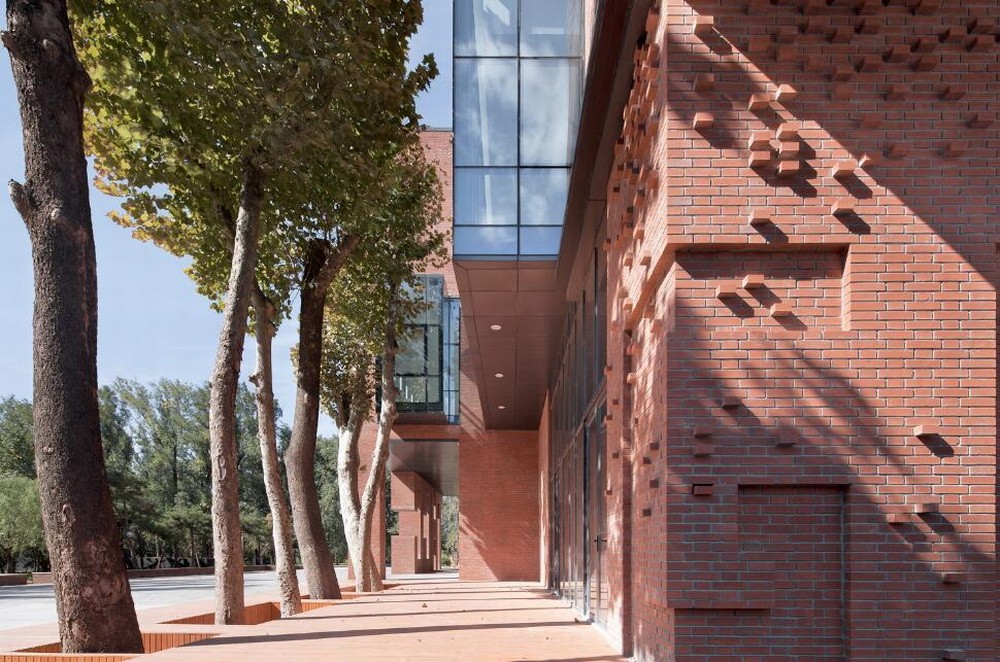 BIM建筑|清华大学南区食堂及就业指导中心 / 清华大学建筑学院素朴建筑工作室