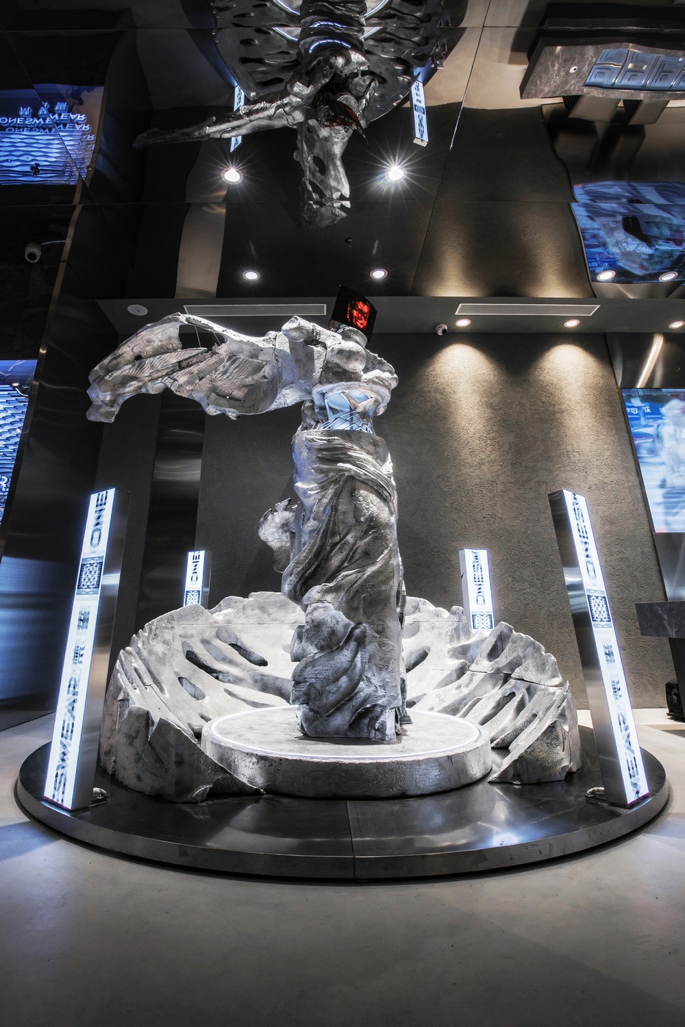 BIM建筑|重塑记忆瞬间 · 梵誓ONESWEAR武汉 K11 购物艺术中心店 / 平介设计