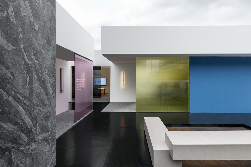 BIM建筑|将至上主义绘画转译成三维空间：层岩叠影展厅/朴居设计研究室