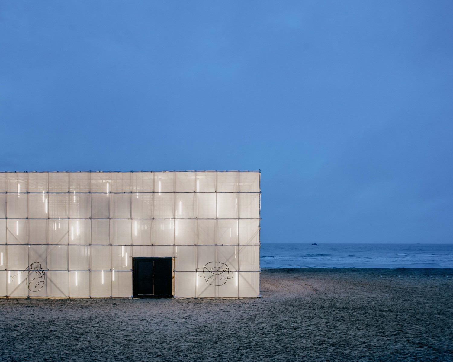 BIM建筑|晃神儿空间—阿那亚戏剧节“候鸟300”海滩临时美术馆/合木建筑工作室