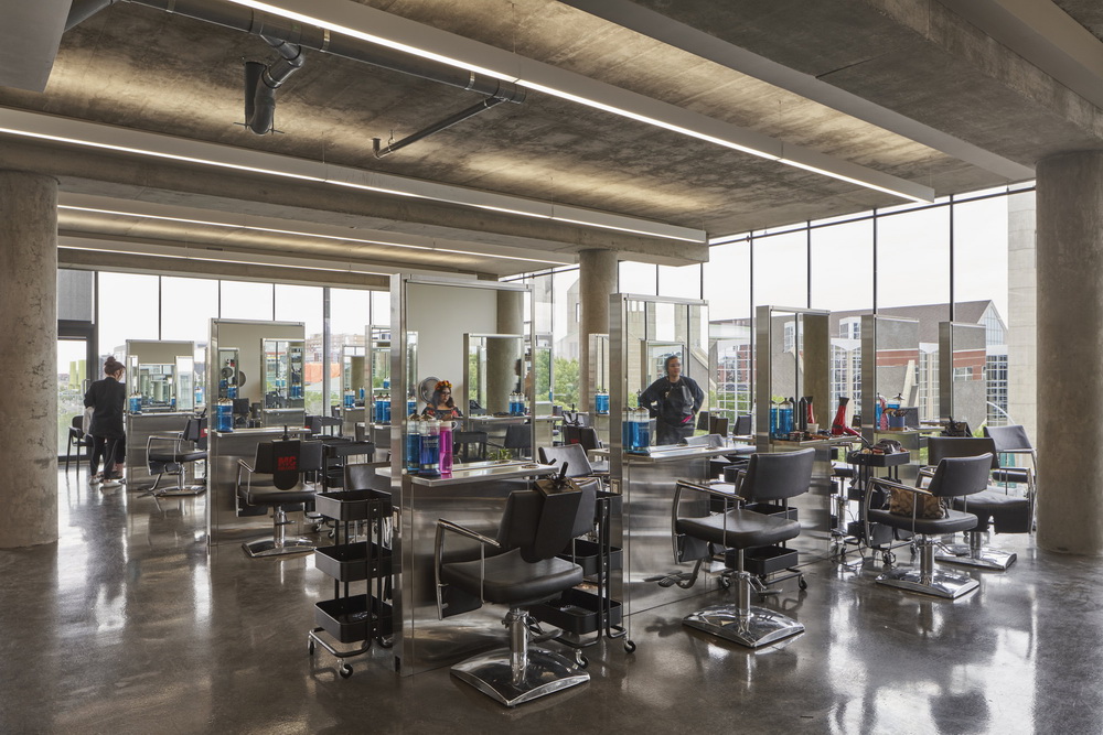 BIM建筑|Edge办公楼，太阳能板铺满立面 / Dub Architects