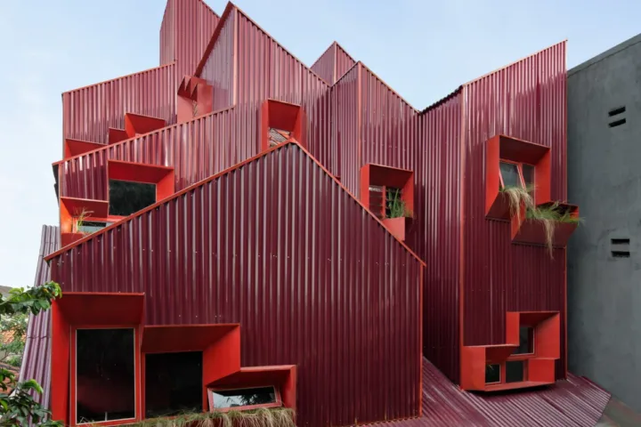 BIM建筑|'逐步堆叠‘ 红区寄宿公寓 / Ismail Solehudin Architecture