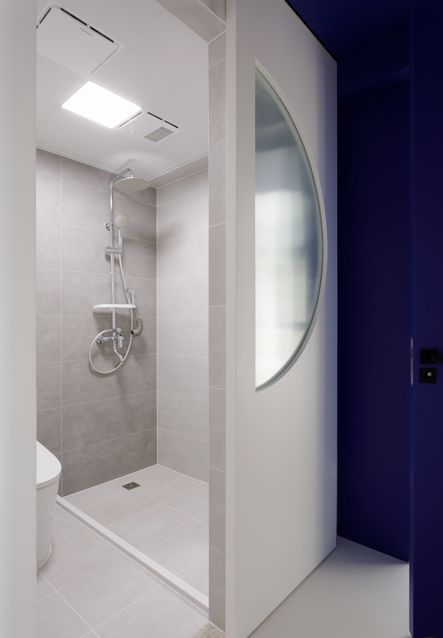 BIM建筑|「 蓝境 」克莱因蓝下的流线型音乐之家/戏构建筑设计工作室