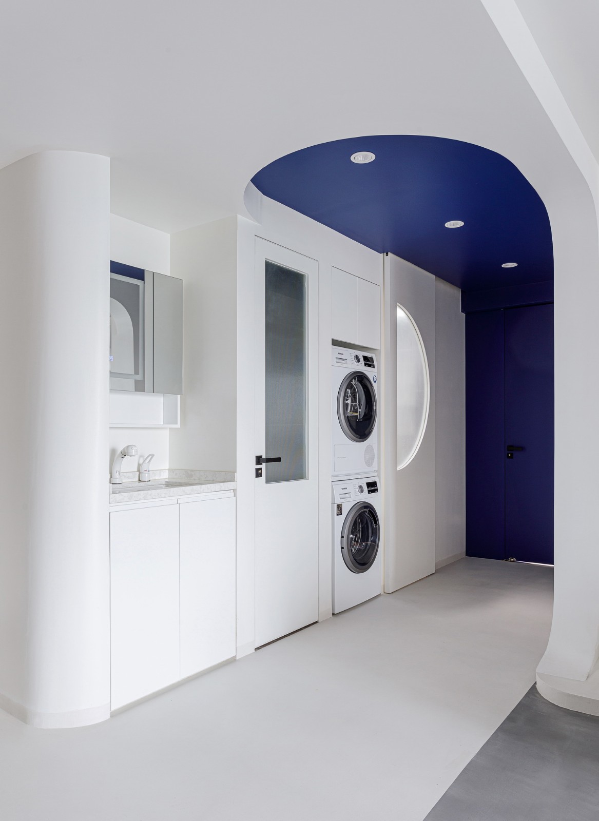 BIM建筑|「 蓝境 」克莱因蓝下的流线型音乐之家/戏构建筑设计工作室