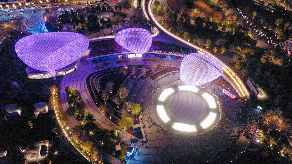 BIM建筑|点亮都市“明珠”：深圳宝安欢乐港湾东岸集群建筑设计 / Laguarda.Low Architects