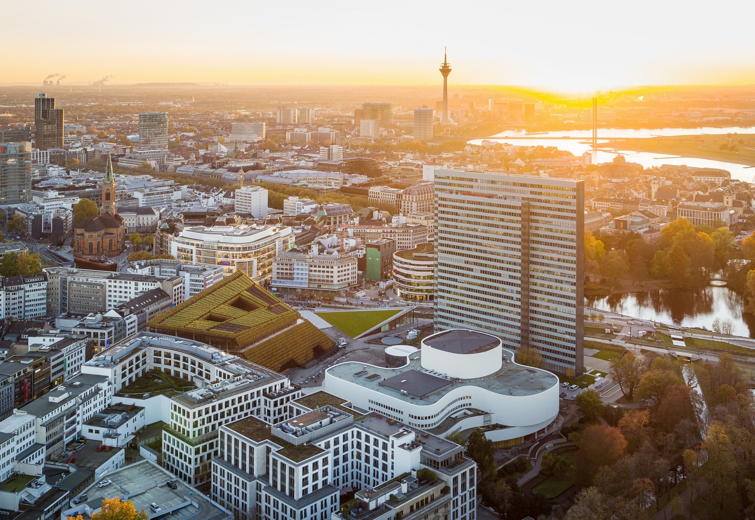 BIM建筑|欧洲最大的绿色立面建筑 Kö-BogenII 商业综合体 / ingenhoven architects