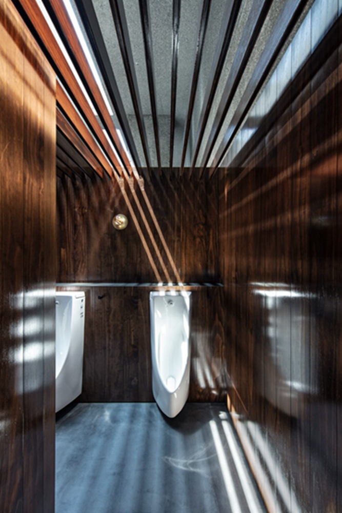 BIM建筑|“设想设计工作室”在东京创建“浮动”混凝土洗手间