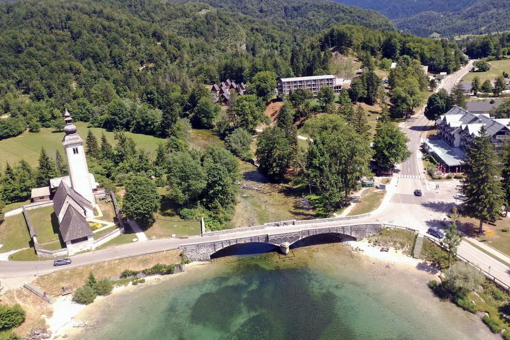 BIM建筑|Bohinj 酒店重建，文脉传承 / OFIS Architects