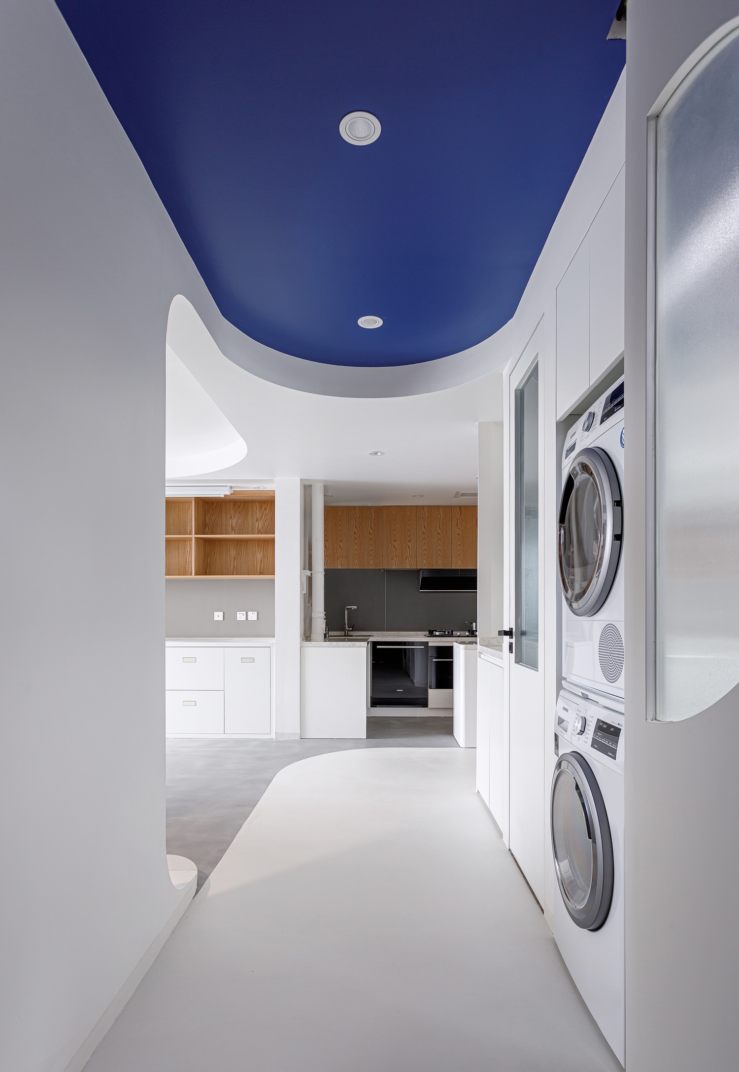 BIM建筑|「 蓝境 」克莱因蓝下的流线型音乐之家/戏构建筑设计工作室