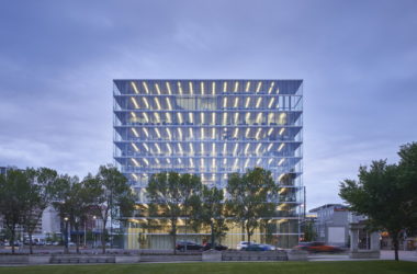 BIM建筑|Edge办公楼，太阳能板铺满立面 / Dub Architects-BIM建筑网