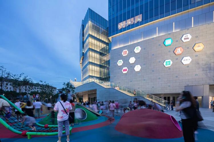 上海新田360广场：浦东腹地的“品质生活社交场”