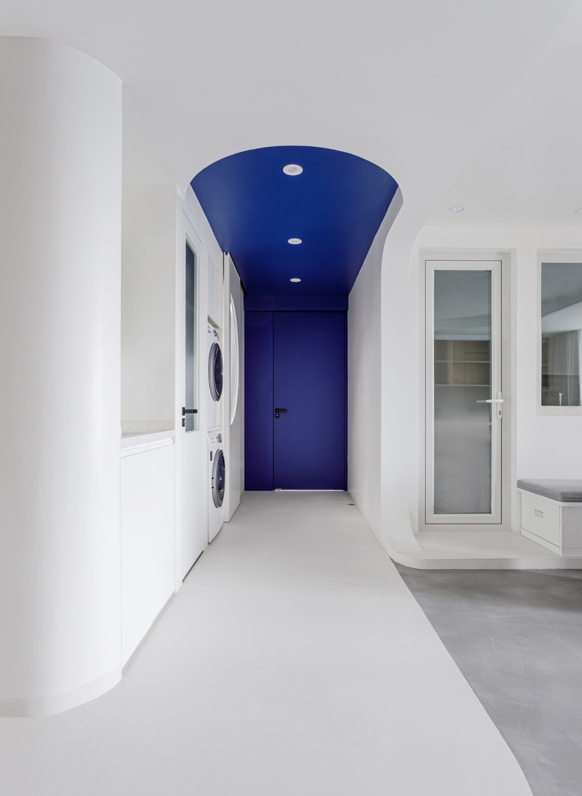 BIM建筑|「 蓝境 」克莱因蓝下的流线型音乐之家/戏构建筑设计工作室