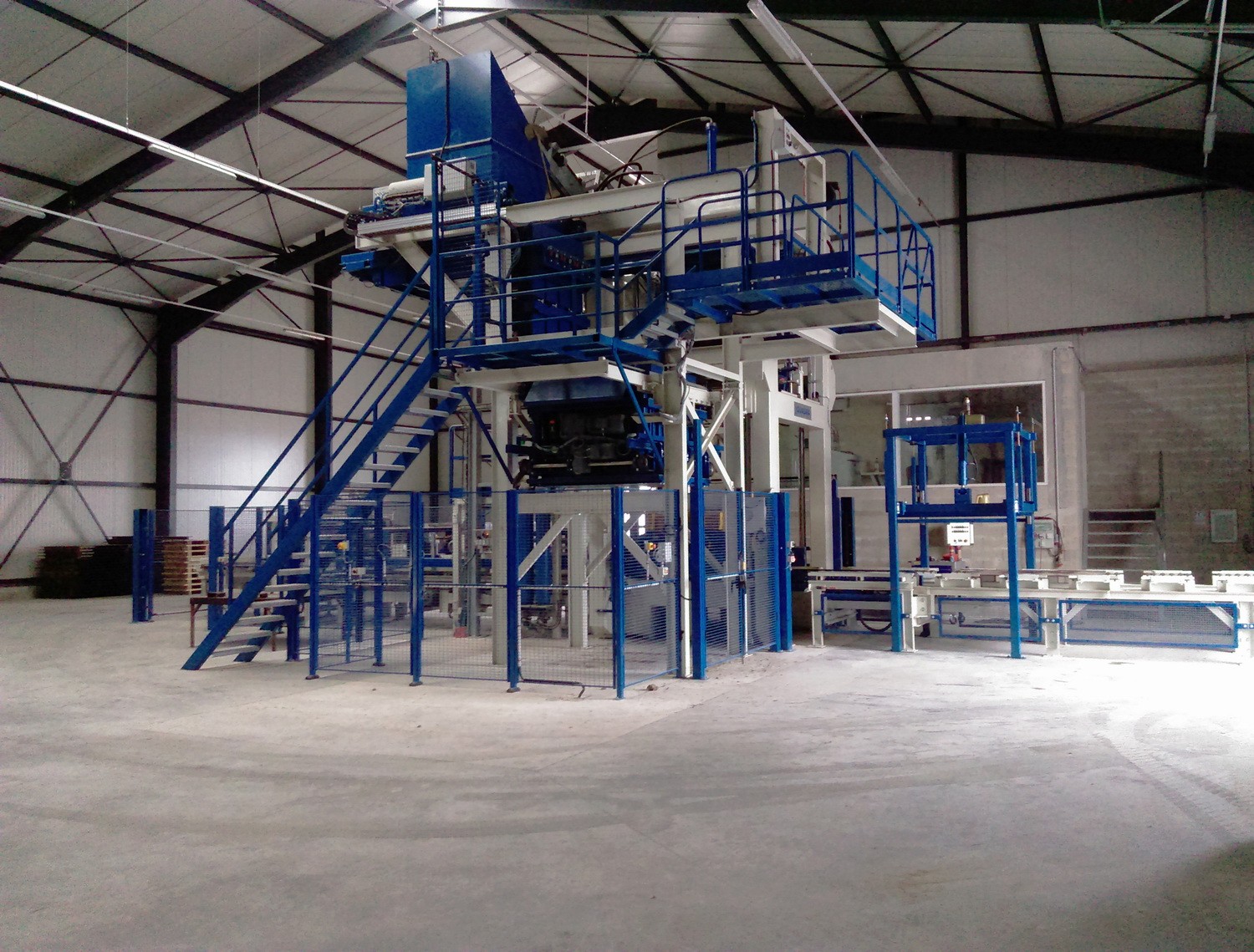 BIM建筑|法国第一座大麻混凝土砌块体育馆/Lemoal Lemoal Architectes