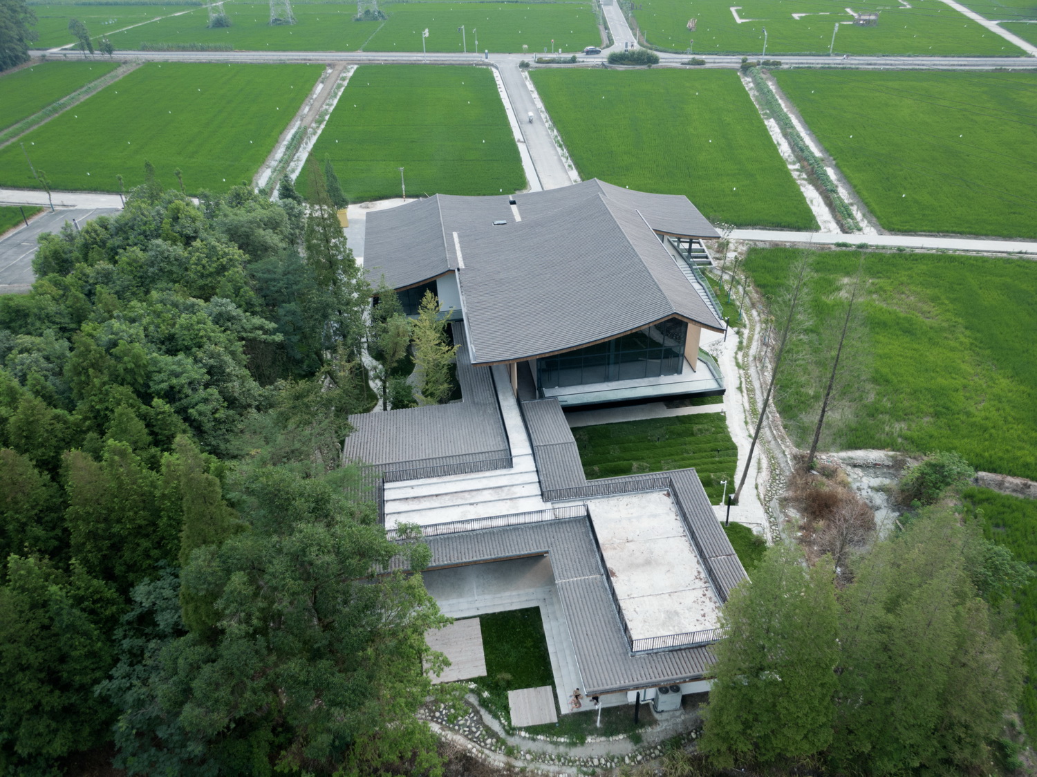 BIM建筑|最好的粮油在田间——耕田上的院子，村落中的乐园/小隐建筑事务所