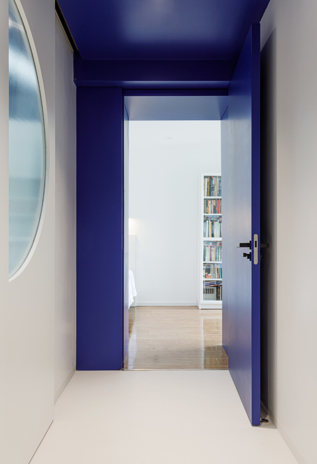 BIM建筑|「 蓝境 」克莱因蓝下的流线型音乐之家/戏构建筑设计工作室