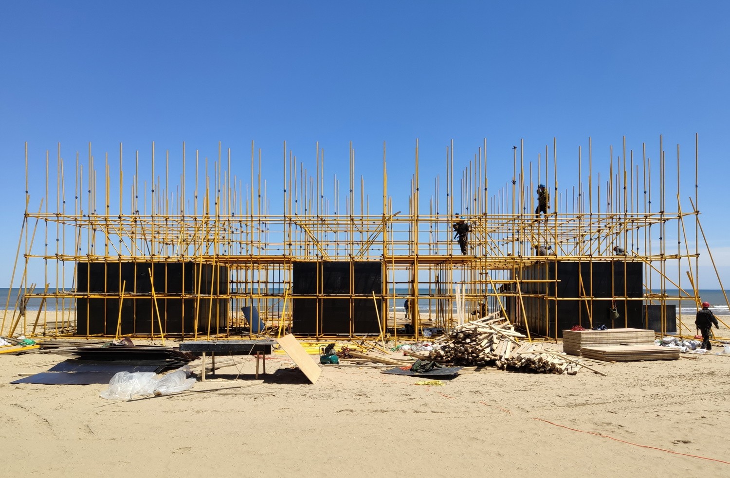 BIM建筑|晃神儿空间—阿那亚戏剧节“候鸟300”海滩临时美术馆/合木建筑工作室