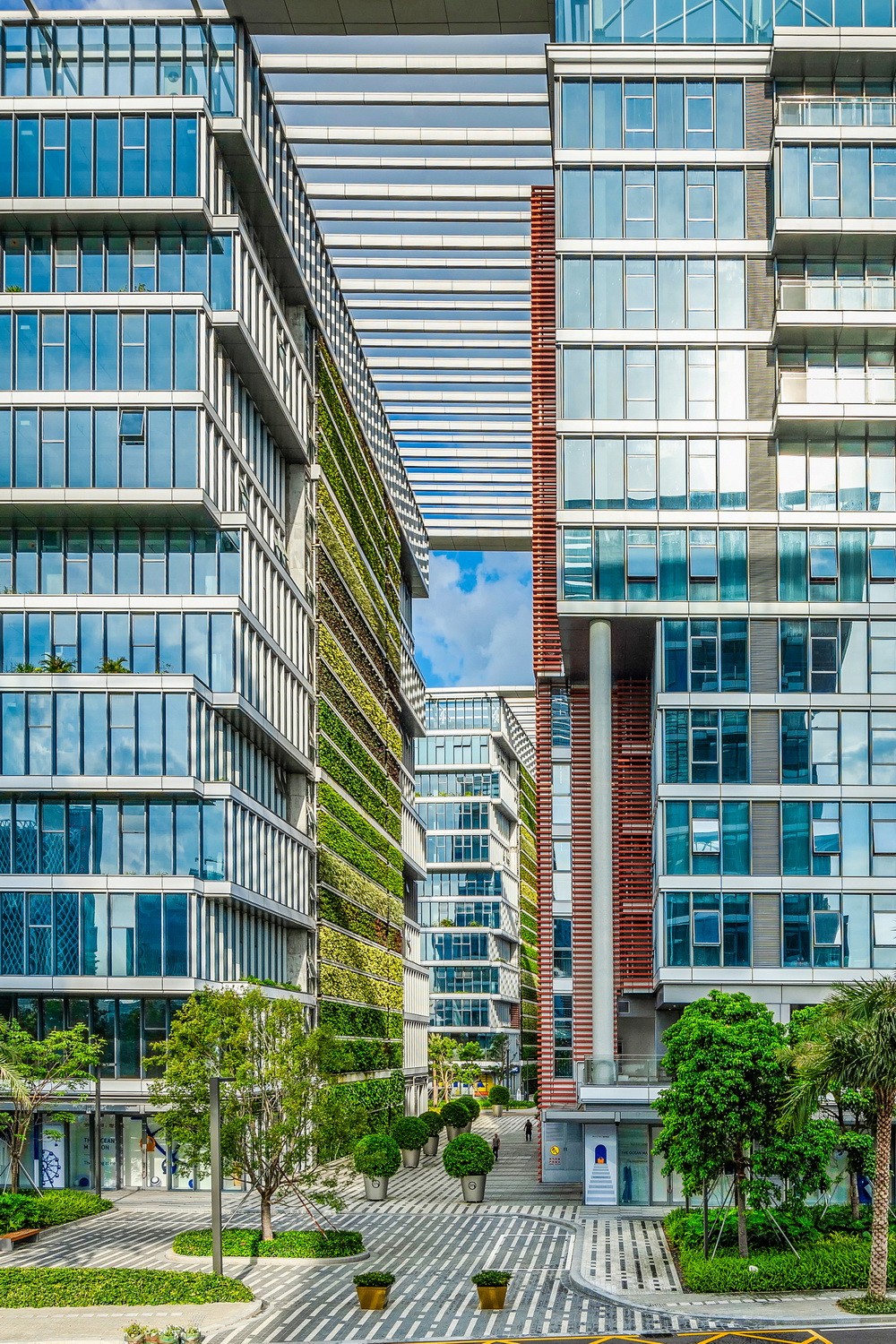 BIM建筑|点亮都市“明珠”：深圳宝安欢乐港湾东岸集群建筑设计 / Laguarda.Low Architects