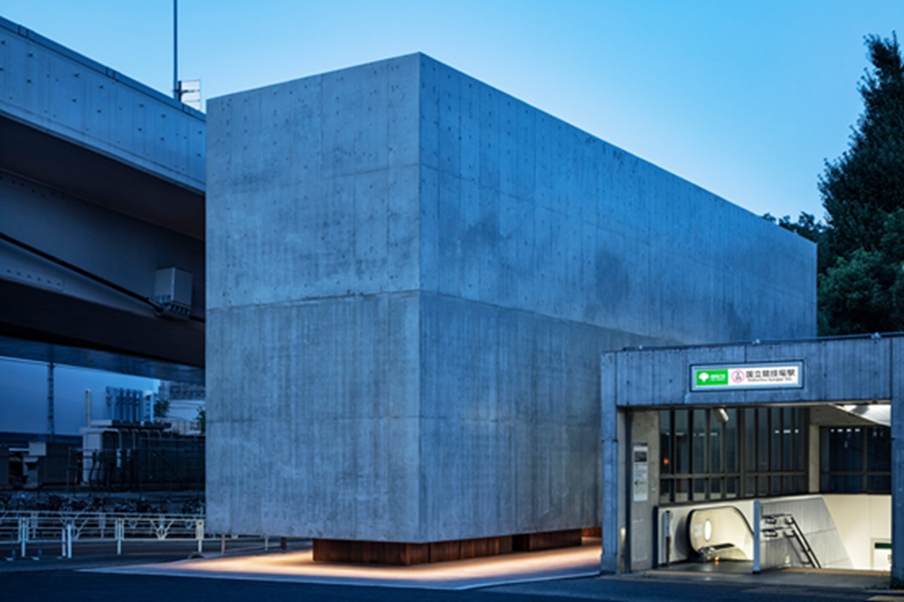 BIM建筑|“设想设计工作室”在东京创建“浮动”混凝土洗手间