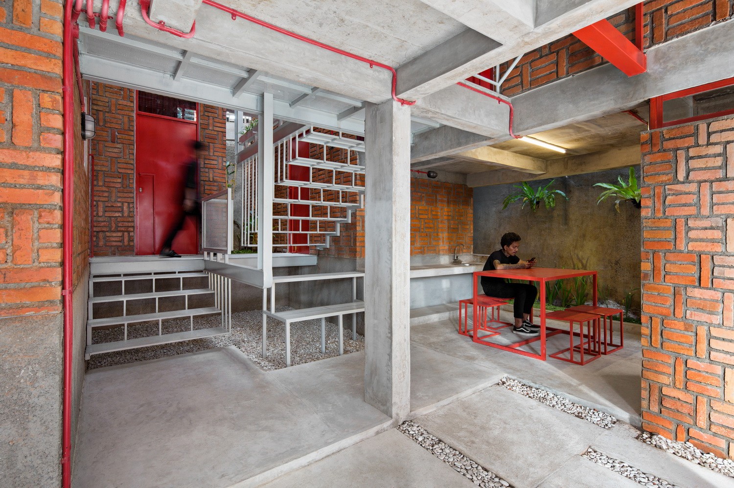 BIM建筑|\'逐步堆叠‘ 红区寄宿公寓 / Ismail Solehudin Architecture