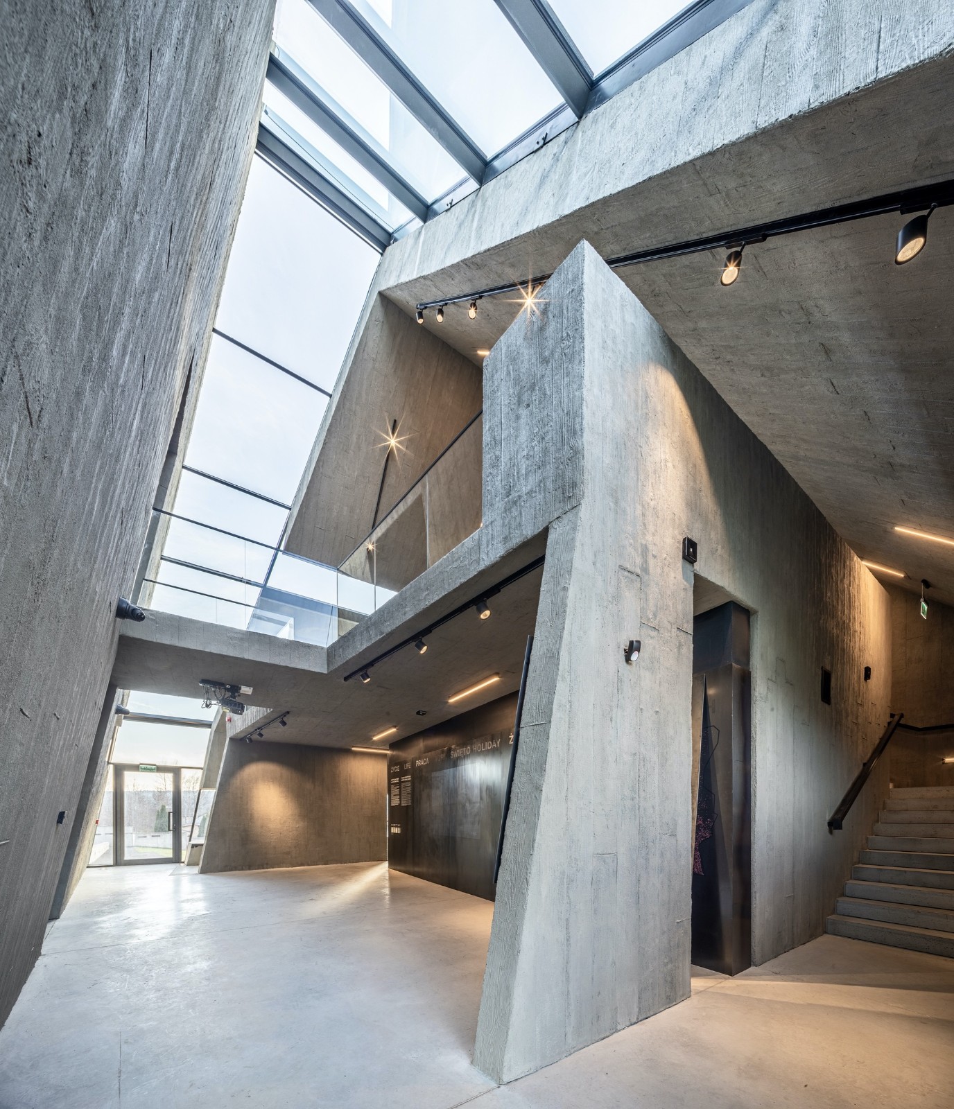 BIM建筑|波兰殉难者陵墓 / Nizio Design International