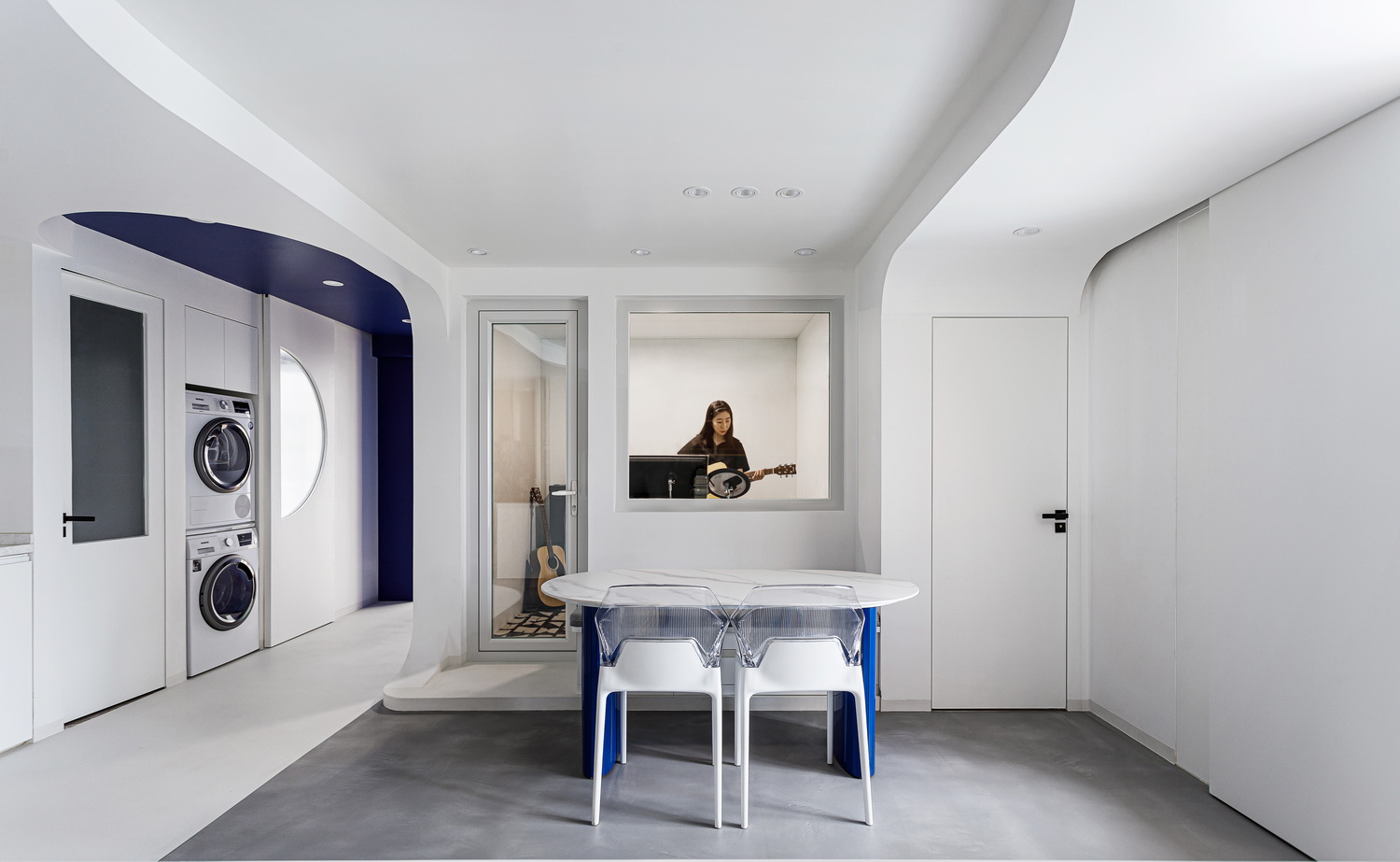 BIM建筑|「 蓝境 」克莱因蓝下的流线型音乐之家/戏构建筑设计工作室