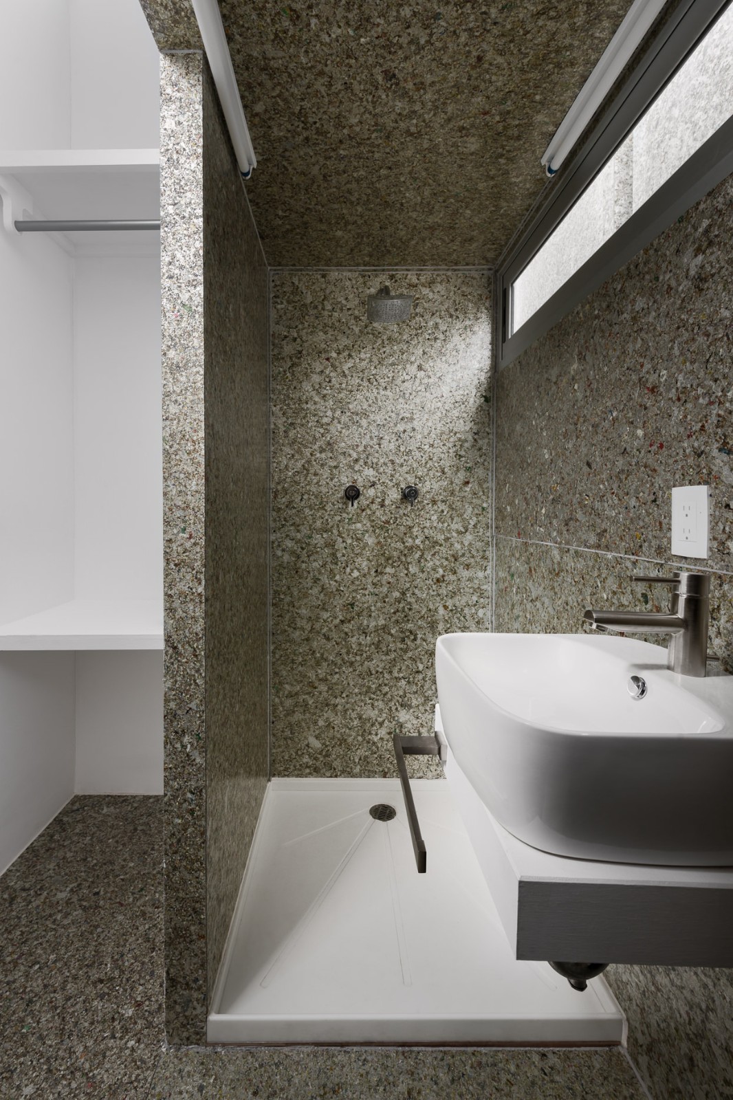 BIM建筑|模块舱体,医护人员临时空间 / Revolution