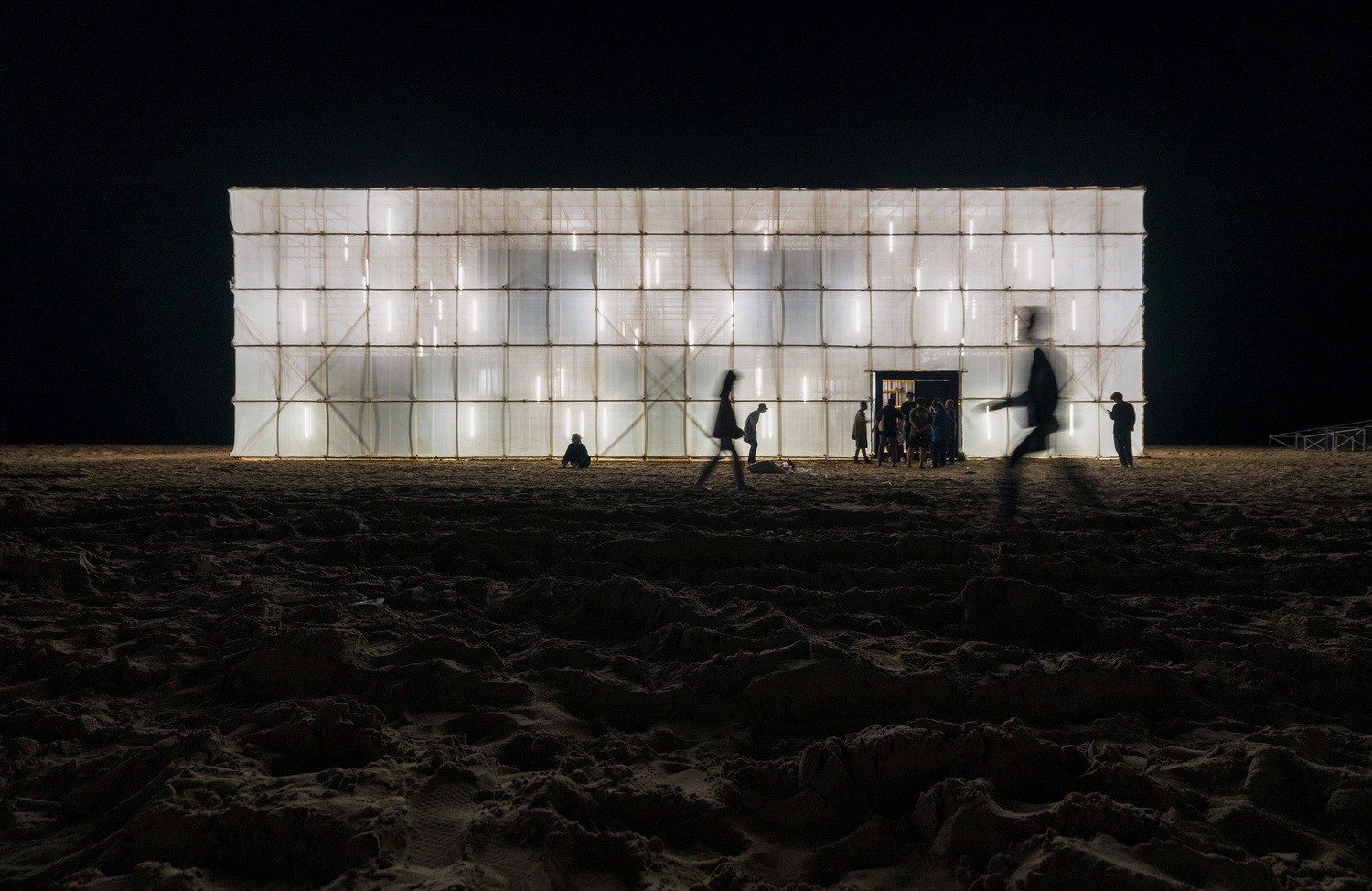 BIM建筑|晃神儿空间—阿那亚戏剧节“候鸟300”海滩临时美术馆/合木建筑工作室