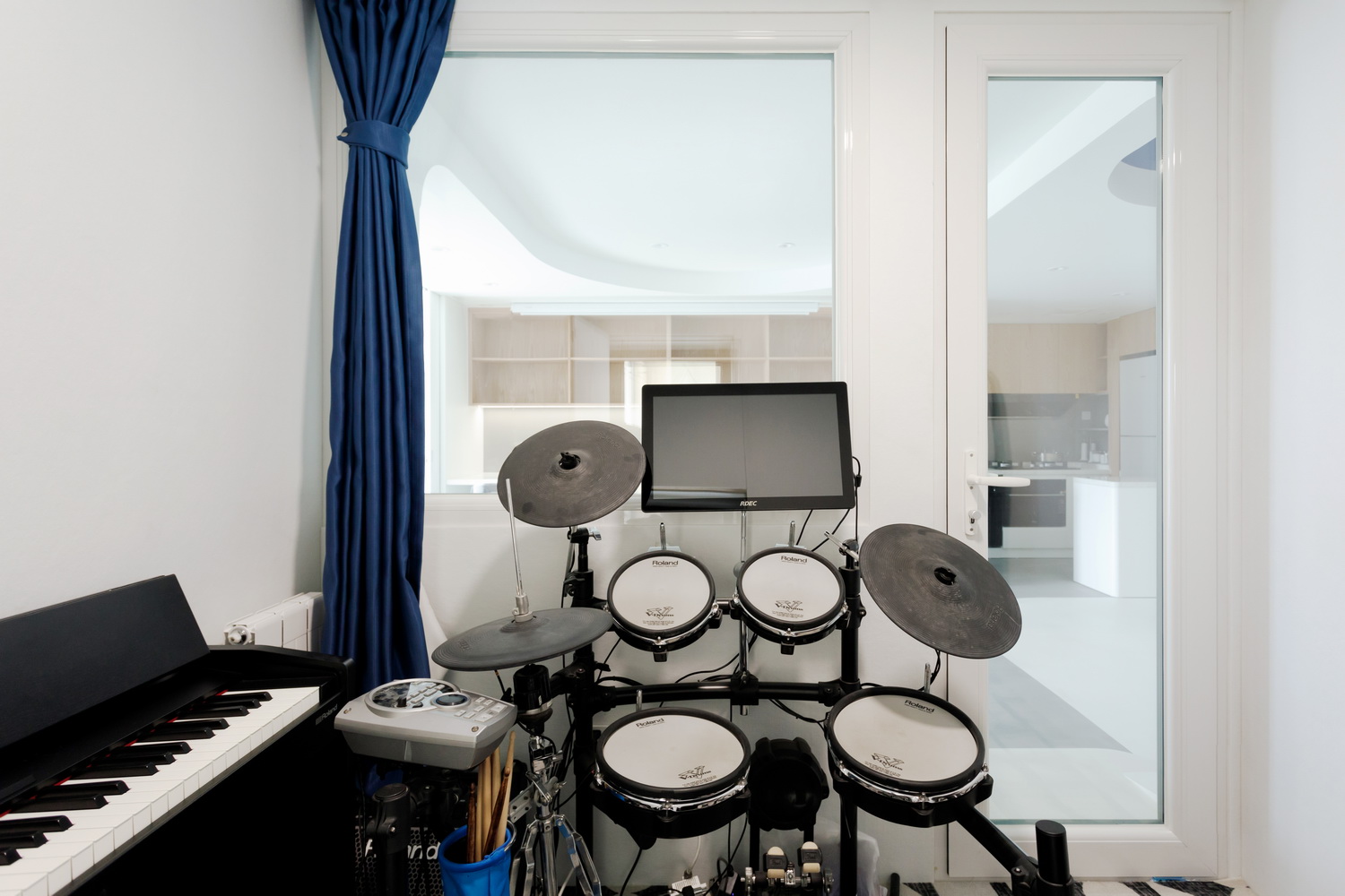 BIM建筑|「 蓝境 」克莱因蓝下的流线型音乐之家/戏构建筑设计工作室