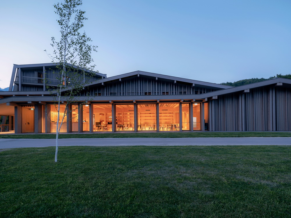 BIM建筑|Bohinj 酒店重建，文脉传承 / OFIS Architects