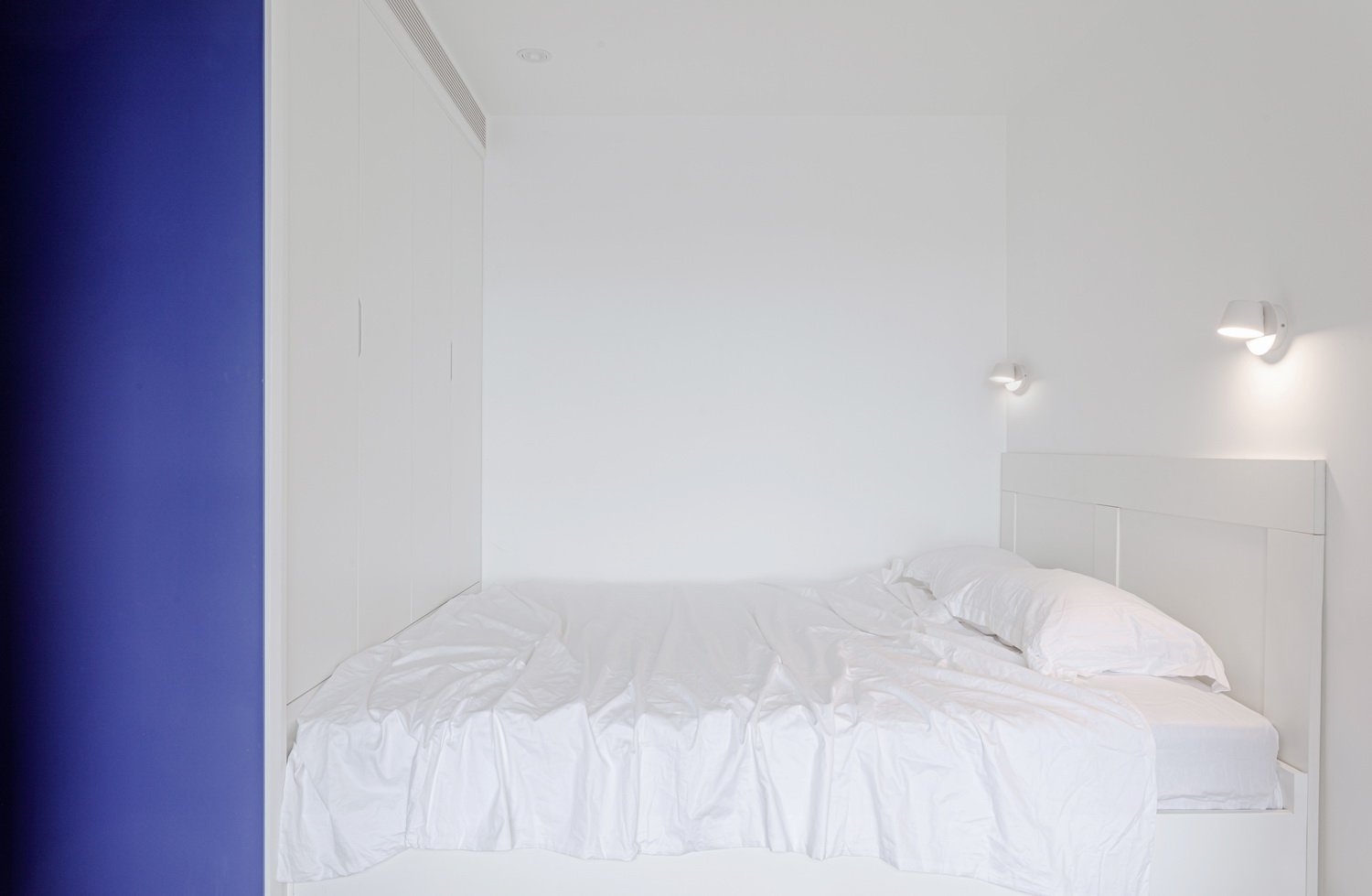 BIM建筑|「 蓝境 」克莱因蓝下的流线型音乐之家/戏构建筑设计工作室