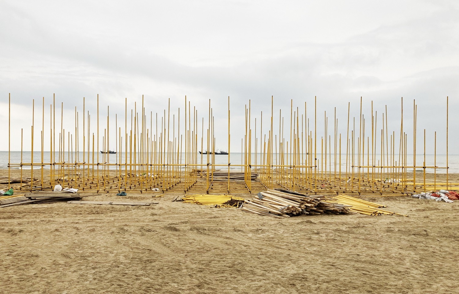 BIM建筑|晃神儿空间—阿那亚戏剧节“候鸟300”海滩临时美术馆/合木建筑工作室