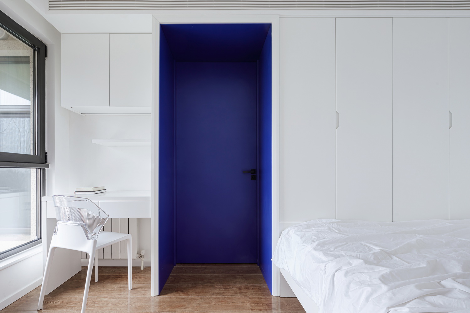 BIM建筑|「 蓝境 」克莱因蓝下的流线型音乐之家/戏构建筑设计工作室