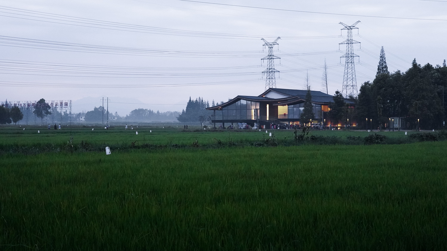 BIM建筑|最好的粮油在田间——耕田上的院子，村落中的乐园/小隐建筑事务所