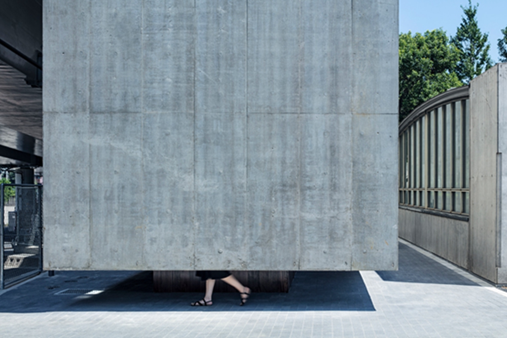 BIM建筑|“设想设计工作室”在东京创建“浮动”混凝土洗手间