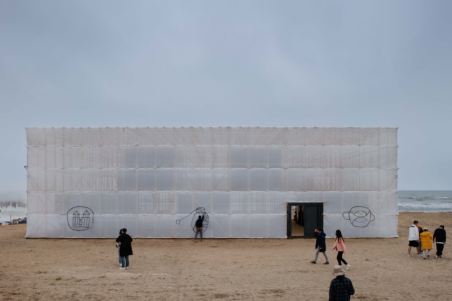 BIM建筑|晃神儿空间—阿那亚戏剧节“候鸟300”海滩临时美术馆/合木建筑工作室