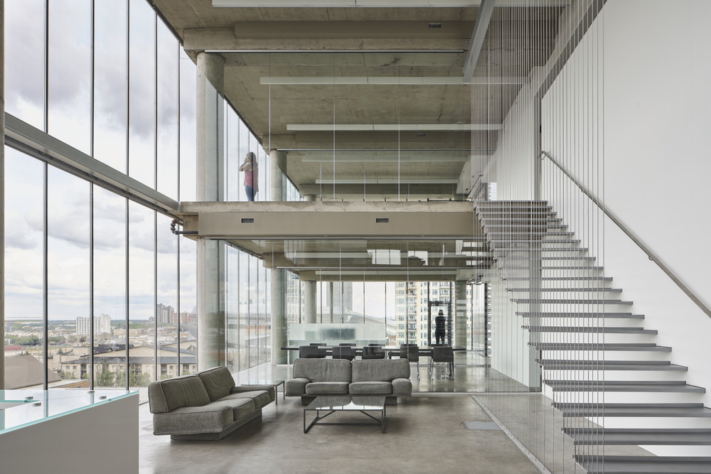 BIM建筑|Edge办公楼，太阳能板铺满立面 / Dub Architects