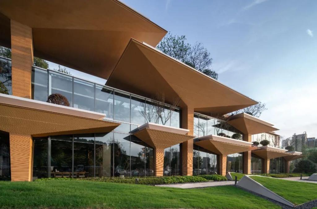 BIM建筑|日常风景下自然生长的空间：“伞之丘”生活方式集合店 / line+建筑事务所+gad